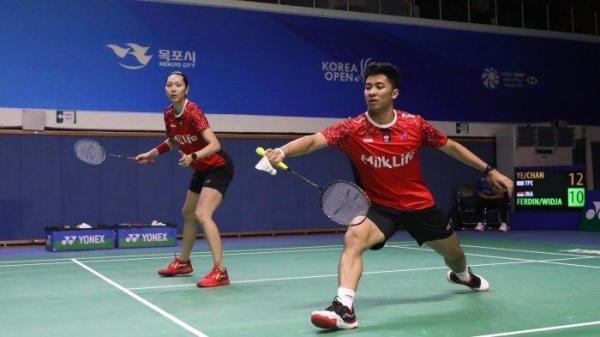 Ganda Campuran Indonesia, Dejan Ferdinansyah/Gloria Emanuelle Widjaja, kalah dari Ye Hong Wei/Nicole Gonzales Chan (Taipei), dalam babak pertama Korea Open 2024, di Mokpo Indoor Stadium, Yeosu, Rabu (28/8/2024).