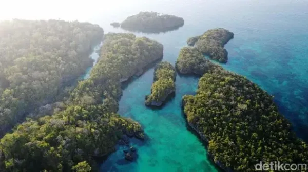 Seperti Raja Ampat di Papua, Pulau Baer di Tual, Maluku, juga punya keindahan alam yang memukau. Ada cerita peperangan di balik pulau ini.