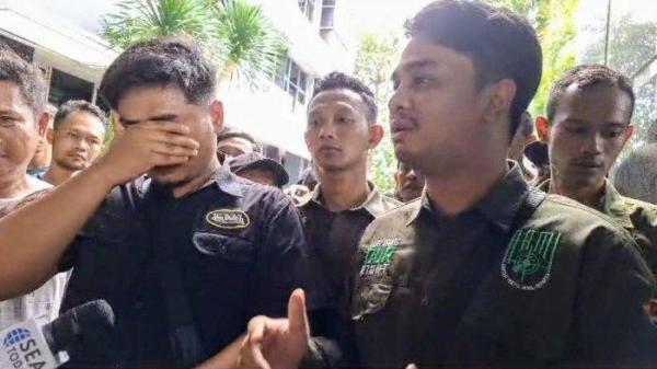 Agam Muhammad Nasrudin (26) dan  Rizki Agam Saputra (24) anak Ilyas Abdurahman, bos rental mobil yang tewas ditembak oleh oknum TNI AL saat mendatangi Mako Koarmada RI di Jakarta Pusat pada Senin (6/1/2025).