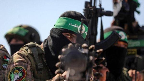 Petempur Brigade Al Qassam, sayap militer Hamas, membidik sasaran.