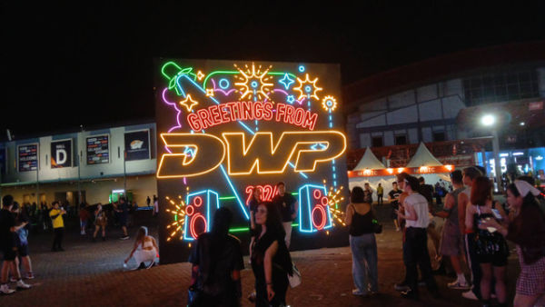 Hari pertama Djakarta Warehouse Project (DWP) Festival digelar pada Jumat (13/12) di Jakarta International Expo, Kemayoran, Jakarta Pusat. Foto: Vincentius Mario/kumparan