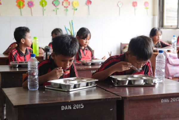 Makan Bergizi Gratis di Kabupaten Jembrana, Bali, Senin (5/1/2025). Foto: Humas Pemkab Jembrana