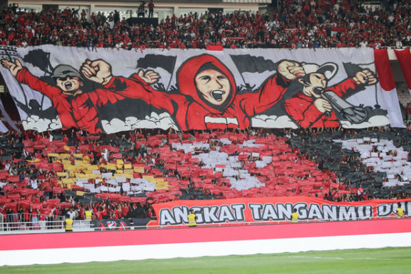 Pendukung Timnas Indonesia pada pertandingan Ronde Kedua Kualifikasi Piala Dunia 2026 di Stadion Utama Gelora Bung Karno, Jakarta, Kamis (6/6/2024). Foto: Aditia Noviansyah/kumparan