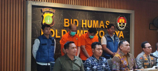 Konferensi pers kasus penyebaran konten porno dan swinger pasutri di Polda Metro Jaya pada Jumat (10/1). Foto: Rachmadi Rasyad/kumparan