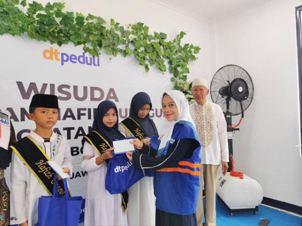 DT Peduli Cirebon Wisuda Sembilan Santri Beasiswa Hafidz Unggul Angkatan 2 (1)