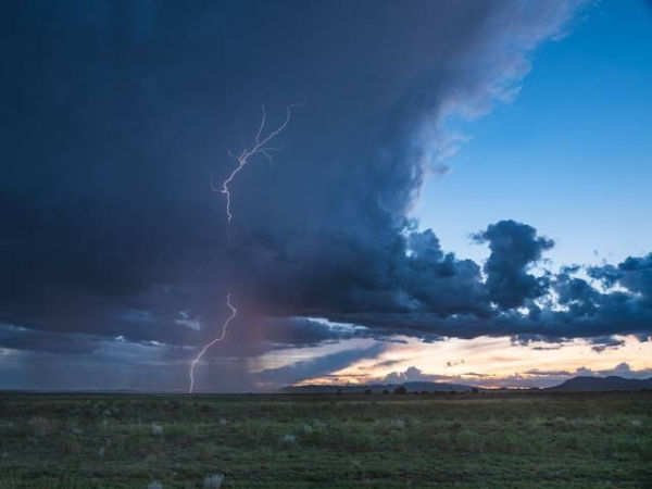 Jenis Awan Apakah yang Berpotensi Menimbulkan Cuaca Ekstrem Hujan Lebat Beserta Petir Hingga Angin Kencang Jawabannya Adalah Awan Cumulonimbus. Foto Hanya Ilustrasi. Sumber Foto: Unsplash.com/Raychel Sanner