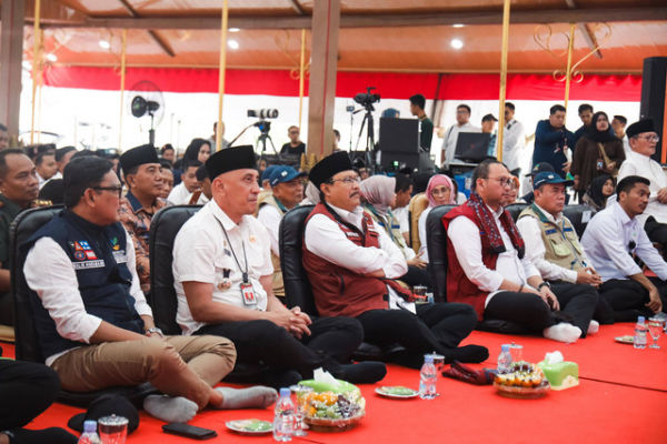 Menteri Sosial Saifullah Yusuf atau Gus Ipul menghadiri "Dialog Pilar-Pilar Kesos Madura" di Bangkalan, Jawa Timur, Rabu (8/1/2025). Foto: Kemensos RI