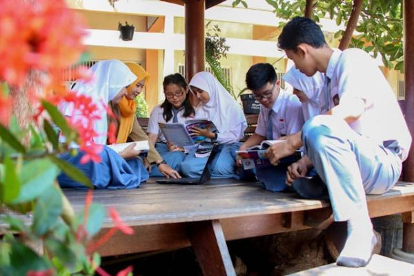 Syarat Masuk SMA Taruna Nusantara. Foto Hanya Ilustrasi. Sumber Foto: Unsplash.com/Ed Us