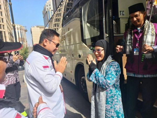 Jemaah haji khusus mulai tiba di Madinah. Foto: MCH 2023