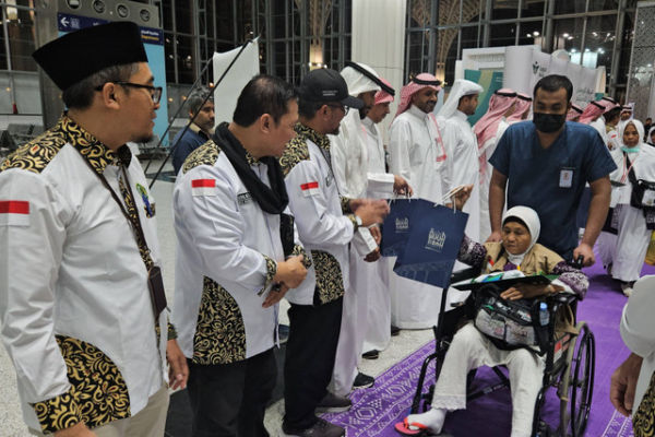 Pemulangan jemaah haji Kloter KJT-30 yang merupakan kloter terakhir ke Tanah Air dari Bandara Amir Muhammad bin Abdul Aziz (AMMA) Madinah, Arab Saudi menuju Bandara Kertajati di Jawa Barat, Indonesia, Senin (22/7/2024). Foto: MCH 2024