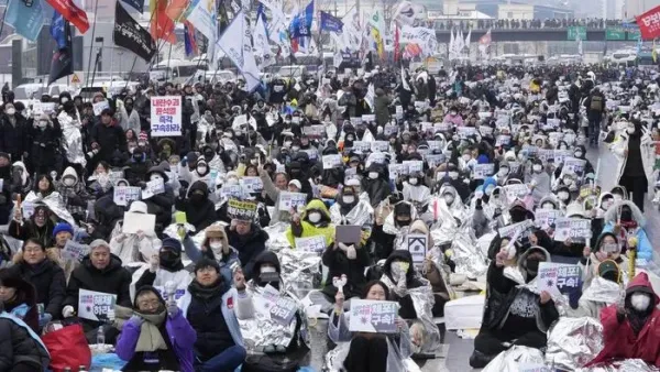 Protesters demanding the arrest of impeached South Korean President Yoon Suk Yeol attend a rally near the presidential residence in Seoul, South Korea, Monday, Jan. 6, 2025. (AP Photo/Ahn Young-joon)