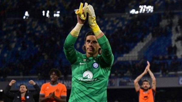 Yann Sommer melakukan penyelamatan penting dalam kemenangan 3-0 Inter Milan atas Napoli di Stadion Diego Armando Maradona, Senin (4/12/2023) WIB.