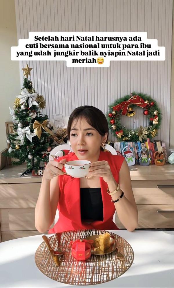 Potret Maya Septha setelah lakukan operasi wajah di Korea Selatan, Ia mulai aktif membuat video parodi di Instagram kini tengah meminum teh dan mengingat masih ada tahun baru China