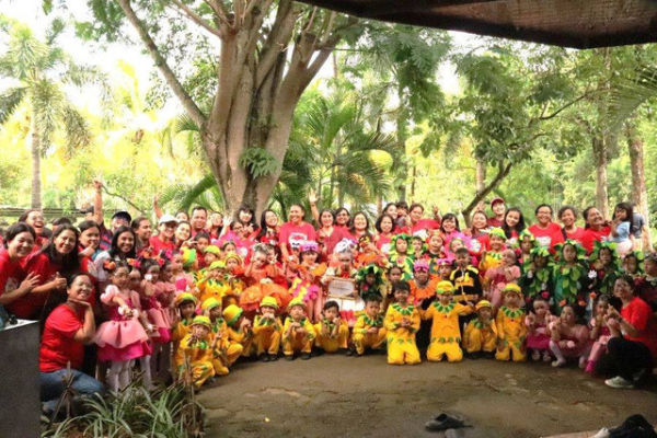 Kesuksesan kelompok drumband memberikan suasana kegembiraan, sumber: Dok.Sekolah-Strada.