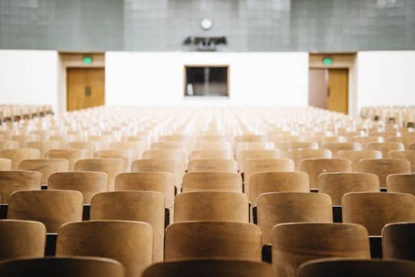 Universitas Negeri di Bekasi. Foto hanya ilustrasi, bukan tempat sebenarnya. Sumber: Unsplash/Nathan Dumlao