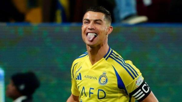 Selebrasi Cristiano Ronaldo saat nyekor pada laga Al Nassr vs Al Akhdoud di Liga Arab Saudi 2024/2025 pada Jumat (10/1/2025) dini hari WIB.