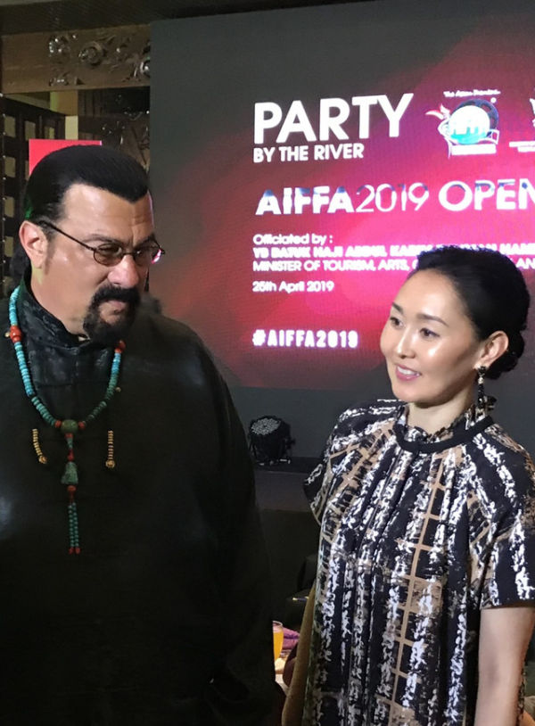 Istri Steven Seagal, Erdenetuya, wanita kelahiran Mongol Foto: Adhie Ichsan