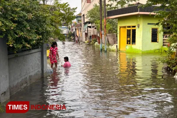 Banjir-masih-menggenangi-perkampungan.jpg