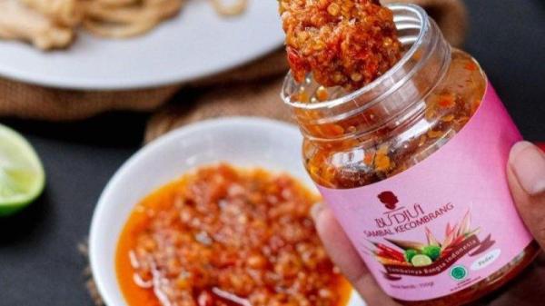 Usaha sambal dari Surabaya, Sambal Bu Djui, didirikan oleh Merlin Soeyanto pada 2020 dan berhasil memberdayakan petani dan nelayan lokal di Jawa Timur.