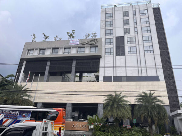 Gedung Hotel Aruss yang disita oleh Bareskrim Polri, Semarang, Senin (6/1/2025). Foto: Intan Alliva Khansa/kumparan