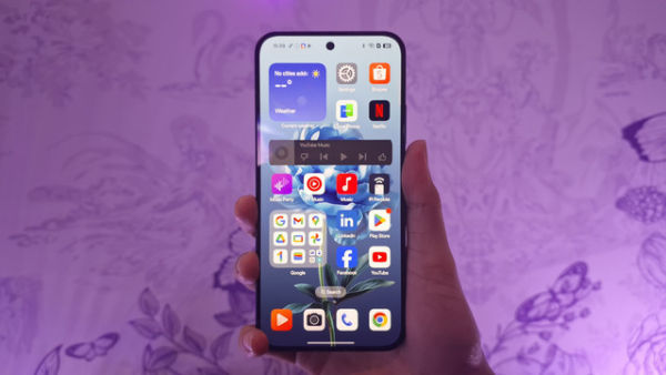 Ilustrasi Oppo Reno 13 5G. Foto: Habib Allbi Ferdian/kumparan