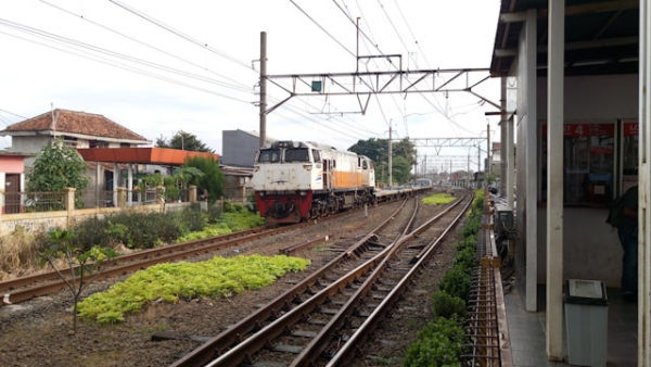 Jadwal Kereta Pemalang - Semarang. Foto Hanya Ilustrasi, Bukan Sebenarnya. Sumber Foto: Unsplash.com/Fachry Hadid