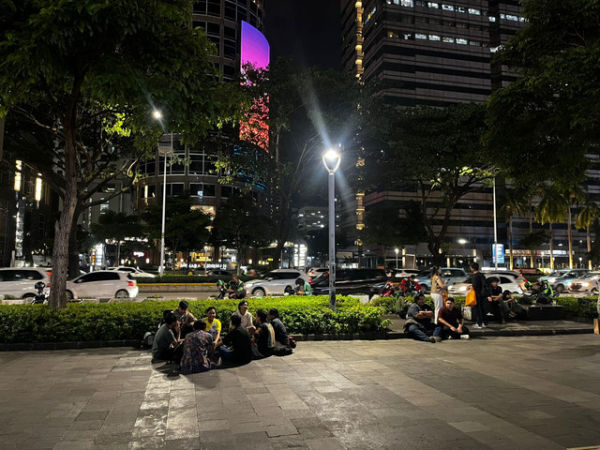 Suasana Trotoar di depan FX Sudirman, Jakarta Pusat, sabtu 18/1). Foto: Rayyan Farhansyah/kumparan