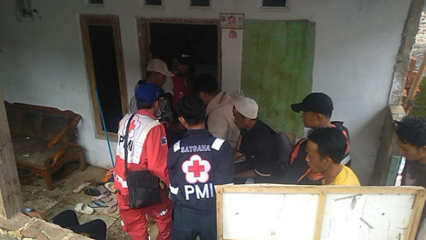 Lansia yang hanyut berhasil ditemukan di  Jalan KH Ahmad Dahlan, Gang Maulana Yusuf, Pahoman, Enggal, Bandar Lampung. | Foto: Dok Basarnas Lampung