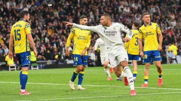 Selebrasi Kylian Mbappe usai cetak gol dalam laga Real Madrid vs Las Palmas pekan 20 Liga Spanyol di Stadion Santiago Bernabeu, Minggu (15/1/2025).