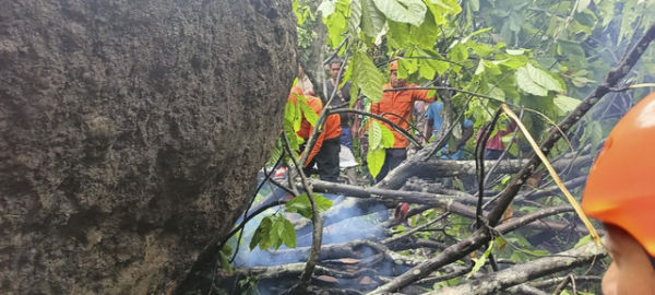 Proses evakuasi korban longsor di Klungkung, Bali, Senin (20/1/2025). Akibat bencana ini, 4 orang tewas. Foto: Dok. SAR Denpasar