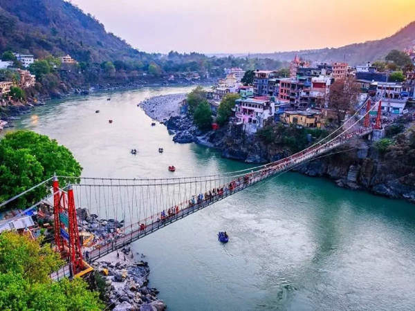 Tourist Places In Rishikesh, apart from Laxman Jhula, there are many more things worth seeing in Rishikesh, you should also explore these places - places to visit in rishikesh in hindi -