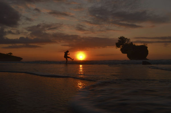 Pantai Madasari di Pangandaran. Foto: Shutterstock