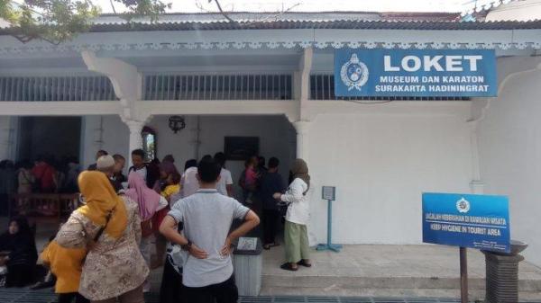 Potret Suasana loket tiket museum Keraton Solo saat libur Natal pada Senin (25/12/2023)