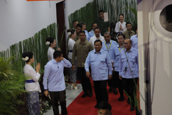 Presiden Prabowo bersama menteri Kabinet Merah Putih hadiri acara Deklarasi Gerakan Solidaritas Nasional (GSN) di Indonesia Arena GBK, Jakarta, Sabtu (2/11/2024). Foto: Jamal Ramadhan/kumparan