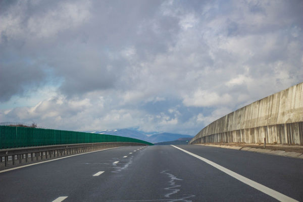 Tarif tol Bawen ke Klaten. Foto hanya ilustrasi, bukan tempat yang sebenarnya. Sumber: Pixabay/MolnarSzabolcsErdely