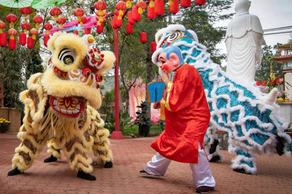 Pertunjukan Barongsai di Mall Bekasi. Foto hanya sebagai ilustrasi, bukan tempat sebenarnya. Sumber: Pexels/Nam Le.