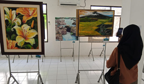 Wujud Eksistensi Diri, Pelukis Perempuan di Jatim Gelar Pameran 'Dasa Hanggatra' (1)