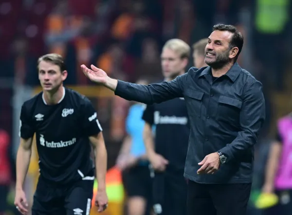 Fernando Muslera faces fan backlash after gesture to Galatasaray coach