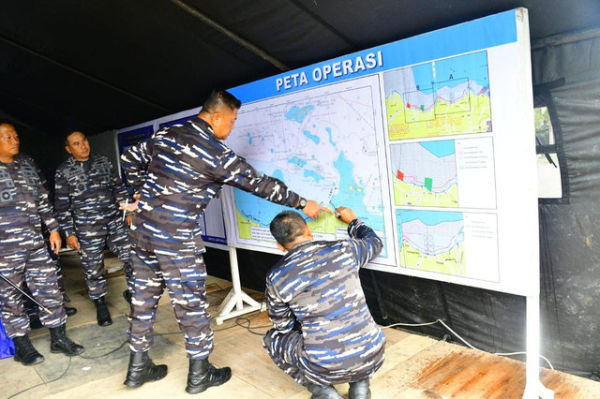 TNI AL lanjutkan pembongkaran pagar laut di Tangerang, Kamis (23/1/2025). Foto: Dispenal