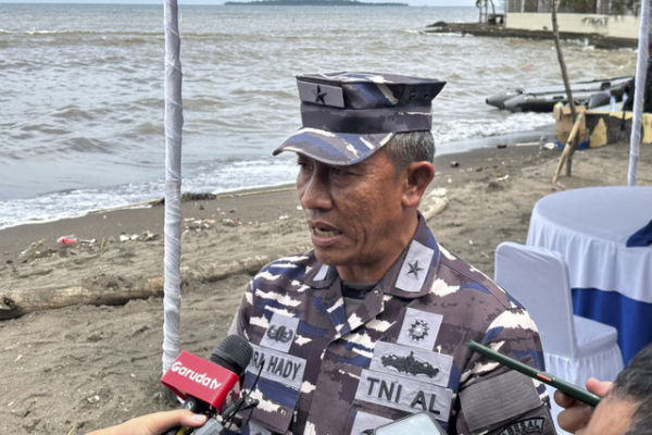 Kadispenal, Laksma Wira Hady di Pos TNI AL Tanjung Pasir, Kab. Tangerang, Banten pada Sabtu (18/1/2025).  Foto: Abid Raihan/kumparan