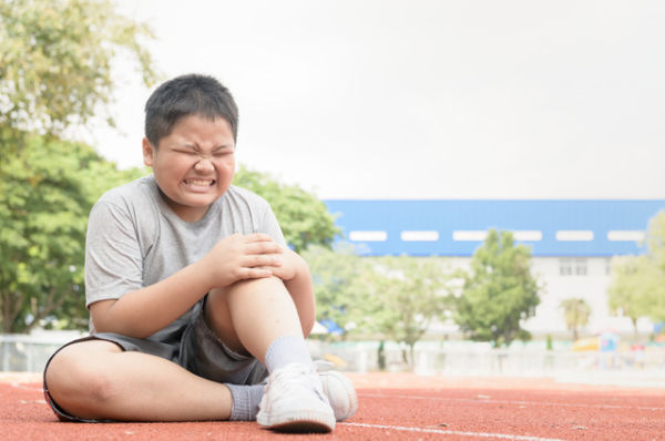 Ilustrasi anak keseleo atau terkilir. Foto: kwanchai.c/Shutterstock