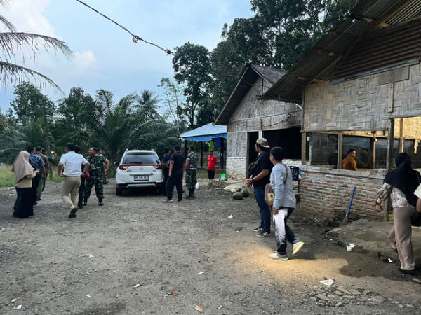 Suasana di lokasi rusuh TNI vs ormas di Kabupaten Deli Serdang, Sumut. Foto: Tri Vosa/kumparan