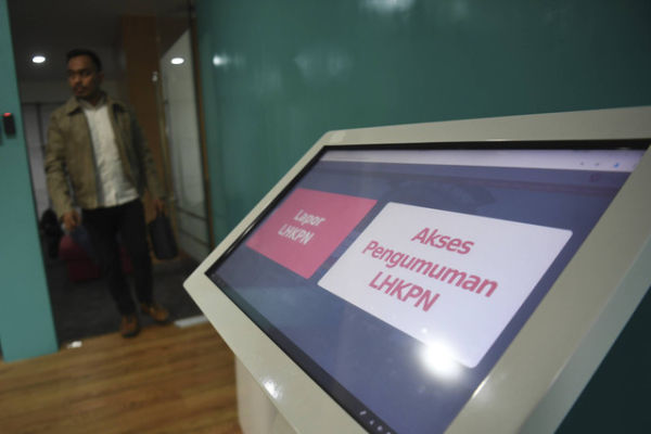 Seorang perwakilan caleg terpilih bersiap memberikan laporan LHKPN di Gedung ACLC, Jakarta, Selasa (10/9/2024). Foto: Akbar Nugroho Gumay/ANTARA FOTO