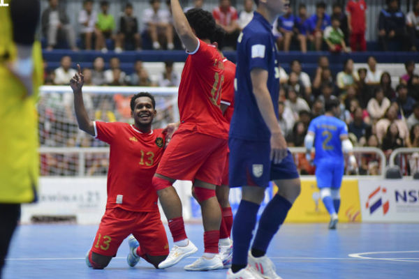 Timnas Futsal Indonesia melawan Thailand dalam pertandingan semi final futsal Piala AFF 2024, Jumat (8/11/2024). Foto: Dok. PSSI