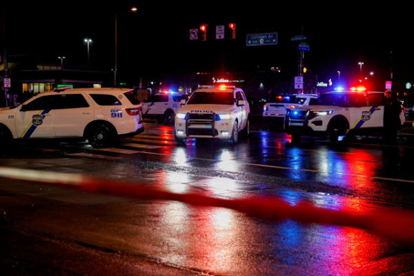 Kendaraan polisi memblokir area sekitar lokasi kecelakaan pesawat di Philadelphia, Pennsylvania, AS, 31 Januari 2025. Foto: REUTERS/Rachel Wisniewski