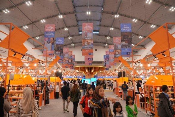 UMKM GO GLOBAL - BRI UMKM EXPO(RT) 2025 resmi ditutup pada 2 Februari 2025 setelah berlangsung selama empat hari di ICE BSD City. Acara ini mencatatkan pencapaian luar biasa dengan lebih dari 63 ribu pengunjung dan total transaksi mencapai Rp38,9 miliar.