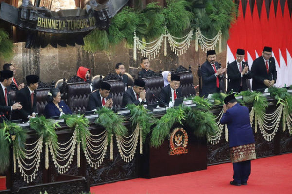 Presiden Prabowo usai memberikan pidato saat Pelantikan Presiden dan Wakil Presiden periode 2024-2029 di Gedung Nusantara, kompleks Parlemen, Senayan, Jakarta, Minggu (20/10/2024).  Foto: Iqbal Firdaus/kumparan