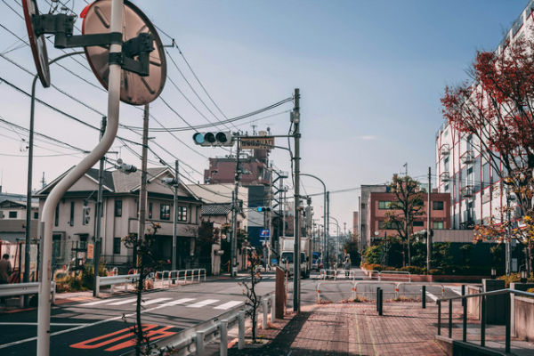 Sejarah Jalan Soekarno-Hatta Malang. Foto Hanya Ilustrasi, Bukan Tempat Sebenarnya. Sumber Unsplash Charles Postiaux