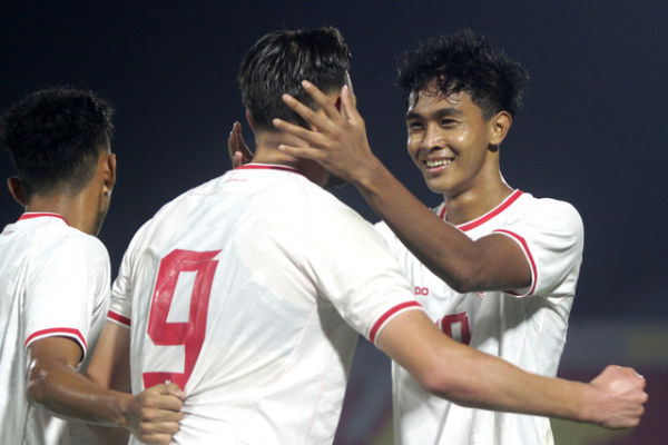 Selebrasi pemain Timnas Indonesia U-20 usai mencetak gol ke gawang Timnas India U-20 pada pertandingan Mandiri U-20 Challenge Series 2025 di Stadion Gelora Delta Sidoarjo, Jawa Timur, Kamis (30/1/2025). Foto: Umarul Faruq/ANTARA FOTO