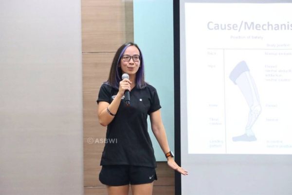 Asosiasi Sepak Bola Wanita Indonesia (ASBWI) dan Asosiasi Pesepak Bola Profesional Indonesia (APPI) menggelar workshop edukasi risiko cedera ACL untuk pesepak bola wanita pada Jumat (15/9) di Kantor ASBWI, Jakarta. Foto: Dok. ASBWI